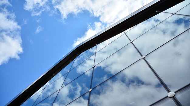 اهمیت عایق کاری نماهای شیشه ای- شرکت ویم